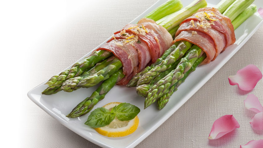 Recipe: Espárragos a la Toscana con Tocino Ahumado Corona